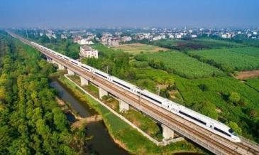 四川重庆合力建设的高铁线，四川段400公里，重庆段约40公里