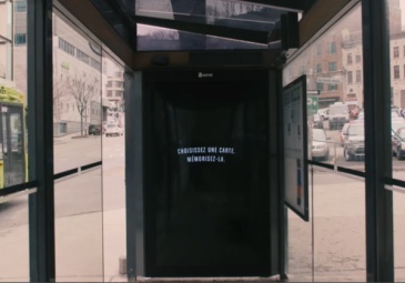 你见过拥有读心术魔力的公交站牌广告么?