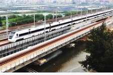 徐盐铁路铺轨到达盐城站 将于年内建成通车