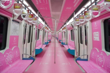 北京地铁广告案例：七夕·10号线的DR钻戒求婚专列