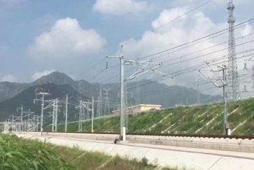 济青高铁新东站站内长轨条运输完毕