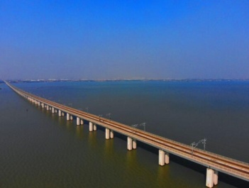 世界跨度最大无砟轨道高速铁路桥横空出世