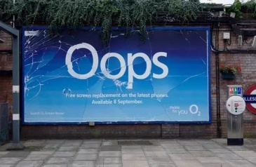 伦敦广告牌被粗暴虐碎，幕后真凶竟是……