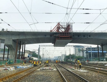 郑万铁路河南段年底运营！