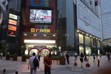 体育西路广百百货侧门led显示屏