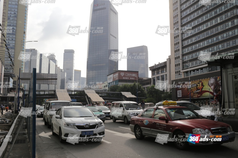 天河路岗顶站新快报大厦墙面大牌