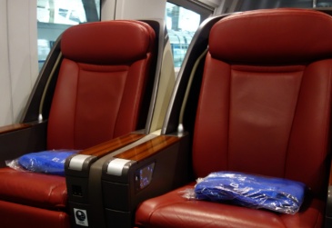高铁商务座旅客盖毯