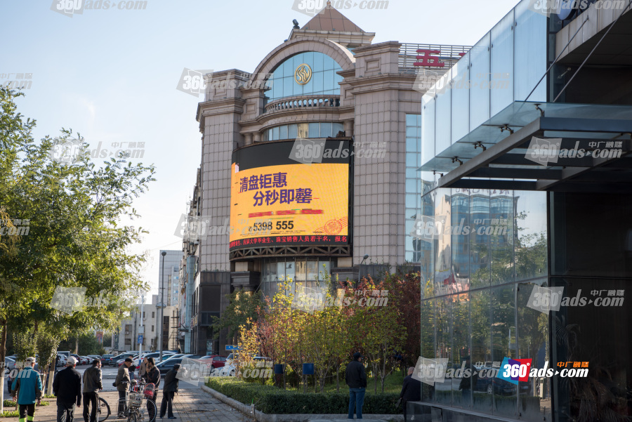 学院路与兴源道交汇处五洲金行led显示屏