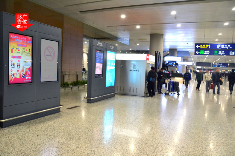上海浦东国际机场t2航站楼到达层国际出站口处