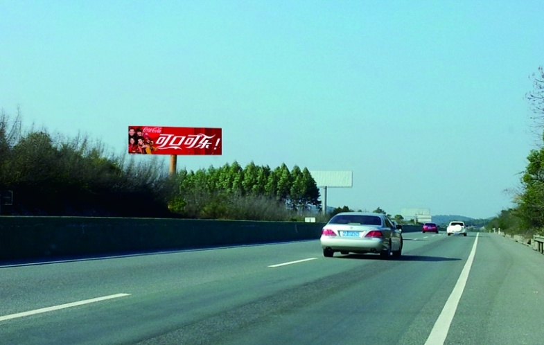 桂海高速佳林僚田立交收费站附近单立柱